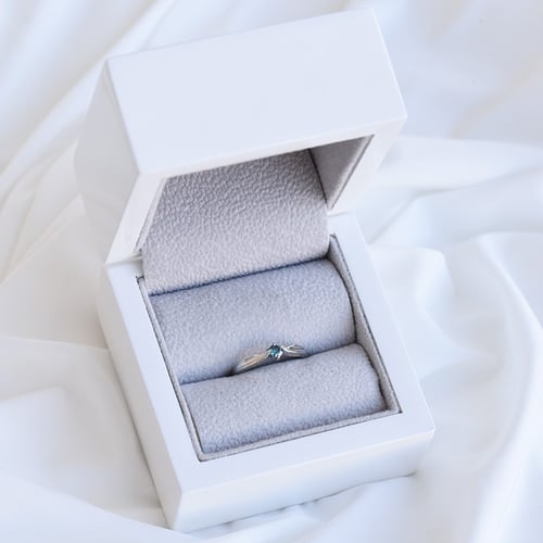 Verlobungsring mit blauem Diamanten Amrusha