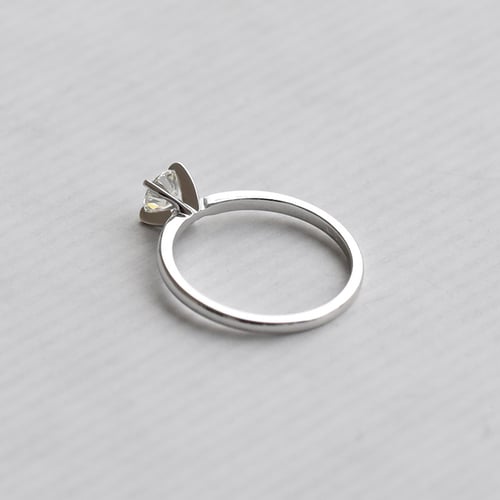 Verlobungsring mit Moissanit Lopa