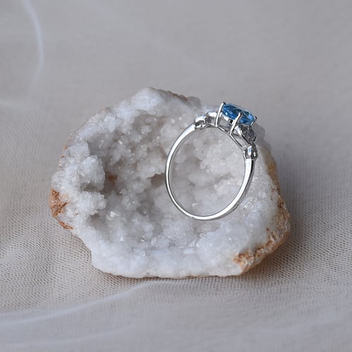 Goldener Topasring mit Diamanten Alanyse