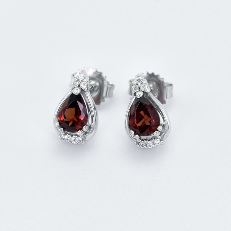 Granattränen in silbernen Ohrringen Palle 43682