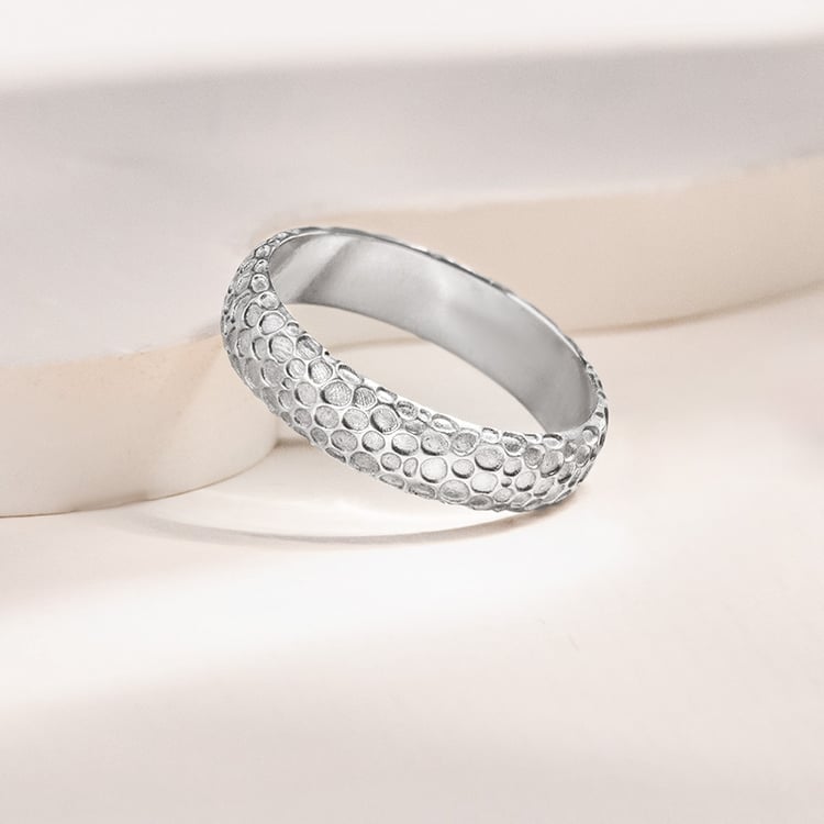 Goldene Eheringe mit atypischer Oberfläche Cali 155644