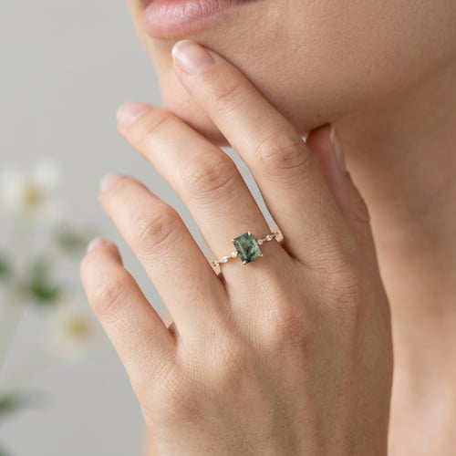 Eleganter Ring mit Moosachat und Moissaniten Tamara
