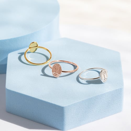 Silberner ovaler Ring mit der Gravur der Rose aus dem Kleinen Prinz