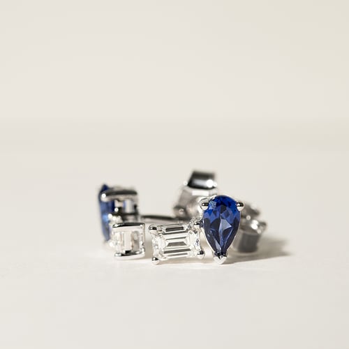Toi et Moi Ohrstecker mit Lab Grown Diamant und Saphir Aroha