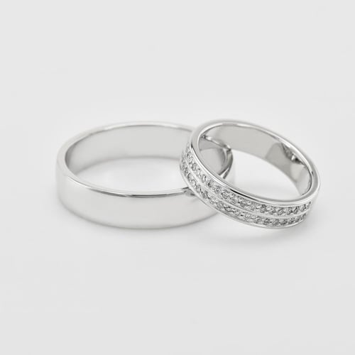 Schlichte Eheringe aus Gold mit Diamanten Sydell