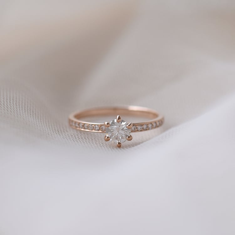 Verlobungsring aus Gold mit Diamant im Solitär-Pave Stil Vanan 62116