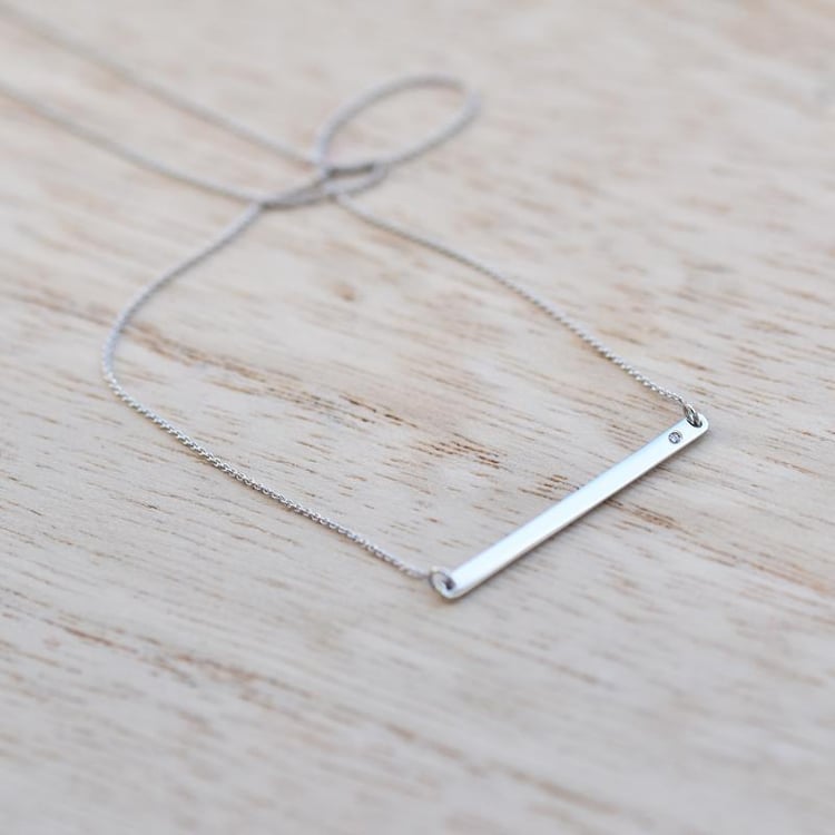 Zarte silberne Kette mit einem Diamanten Dayna 103755