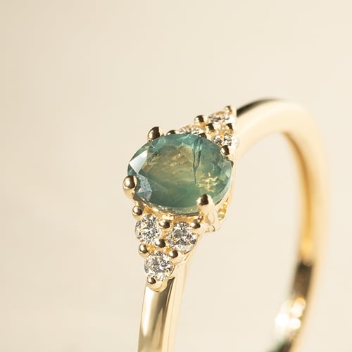 Verlobungsring mit einem natürlichen Alexandrit und Diamanten Sheldo