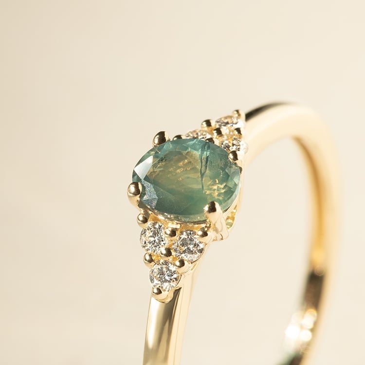 Verlobungsring mit einem natürlichen Alexandrit und Diamanten Sheldo 139007