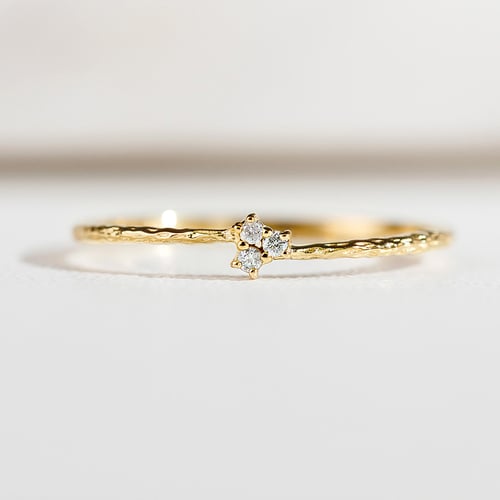 Silberner Ring mit Diamanten im Hammerschlag-Design Milan
