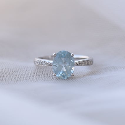 Goldener Aquamarinring mit Diamanten Dodey