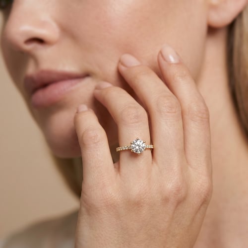 Silberner Verlobungsring mit Moissanit und Lab Grown Diamanten Cynthia