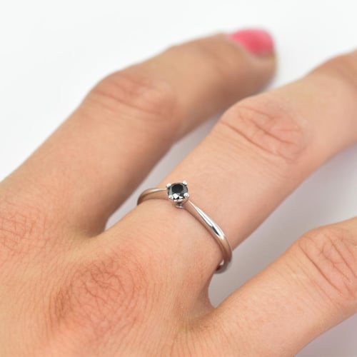 Verlobungsring mit schwarzem Diamanten Sevati