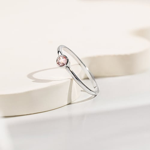 Goldener minimalistischer Ring mit Morganit Emilien