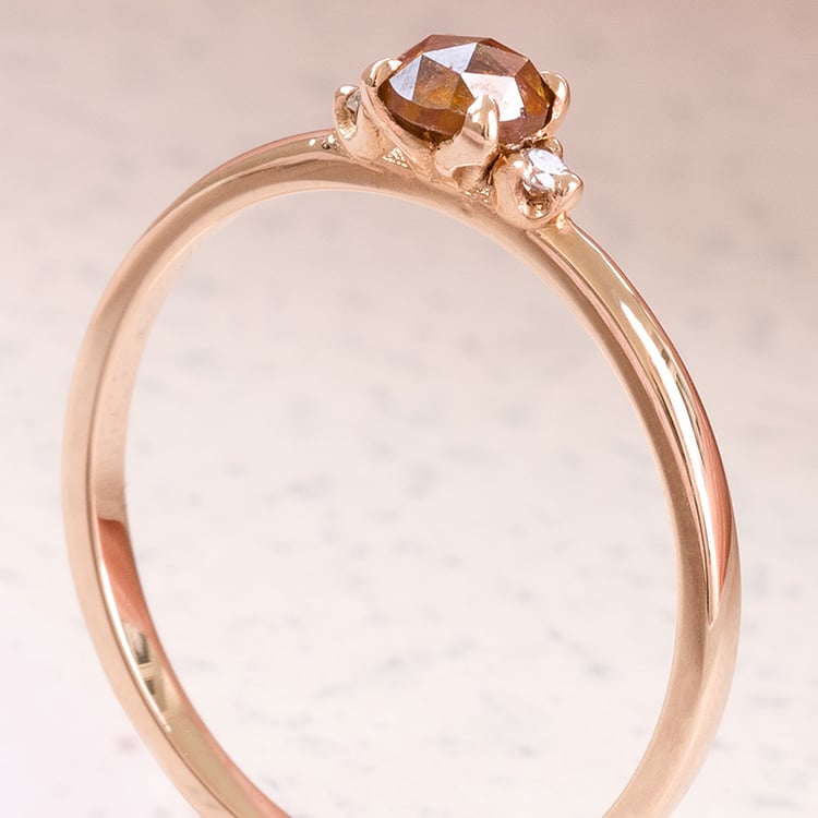 Verlobungsring mit einem braunen Salt and Pepper Diamanten Hye 121871