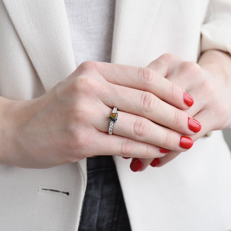 Silberner Ring mit schwarzem Opal in Herzform Bailey 93585