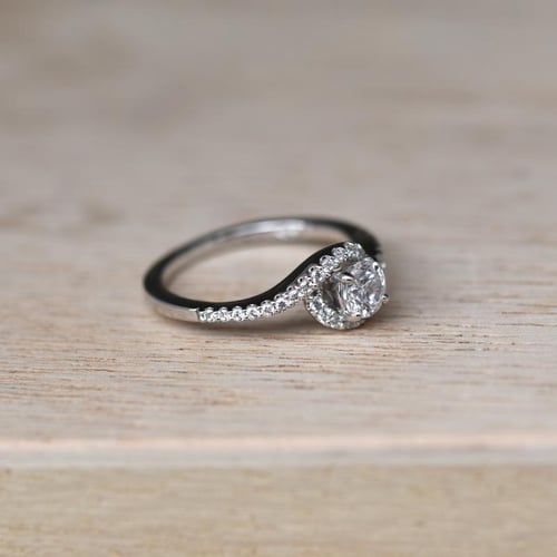 Eleganter Verlobungsring und voller Diamanten Elaine