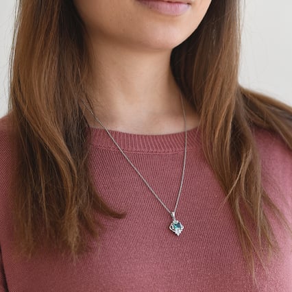 Königlicher Anhänger mit Diamanten und Smaragd Kolour