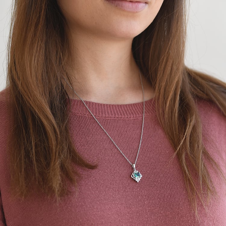 Königlicher Anhänger mit Diamanten und Smaragd Kolour 62426