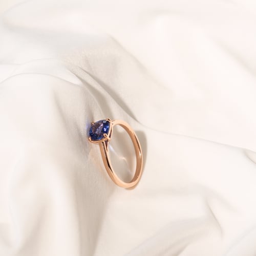 Goldring mit Cushion Tansanit Darion