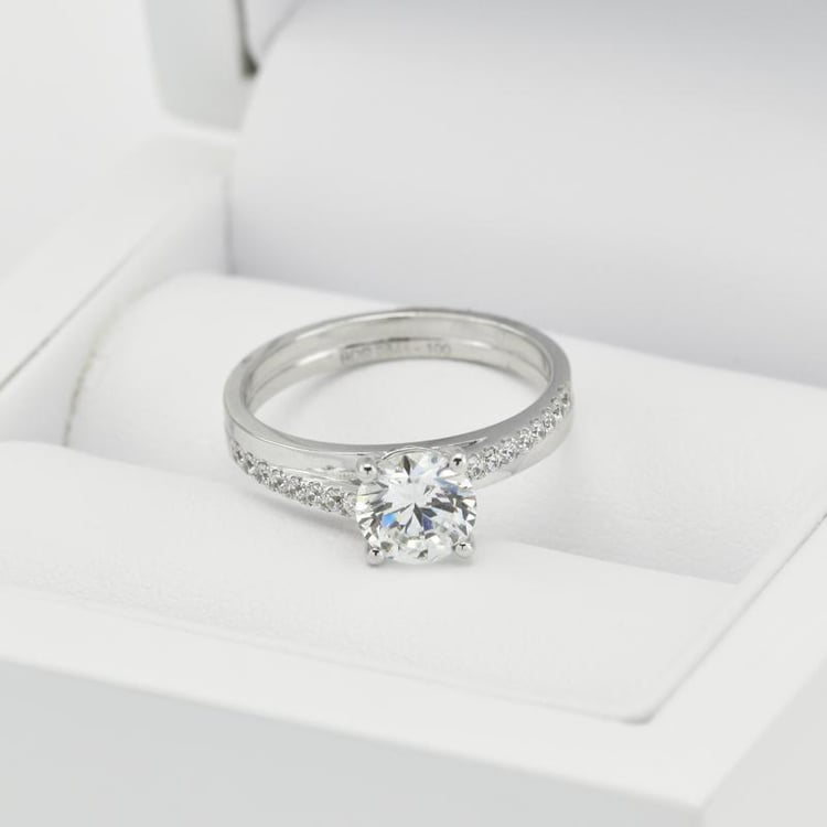 Ring mit Diamanten 11089