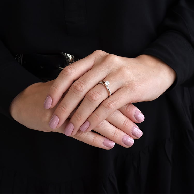 Ungewöhnlicher Verlobungsring mit seitlichen Diamanten Ealair 86465