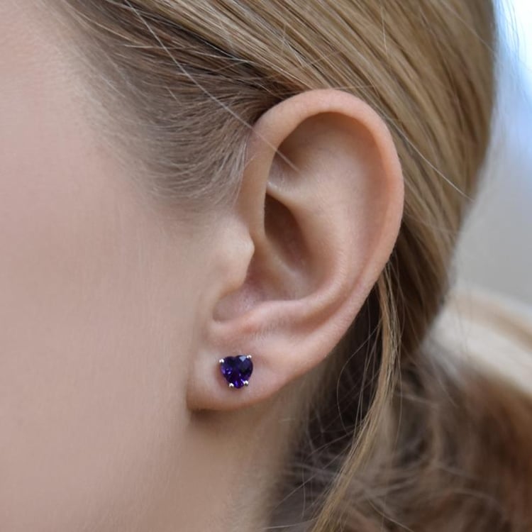 Amethystherzen eingesetzt in goldenen Ohrringen Kaciah 26829