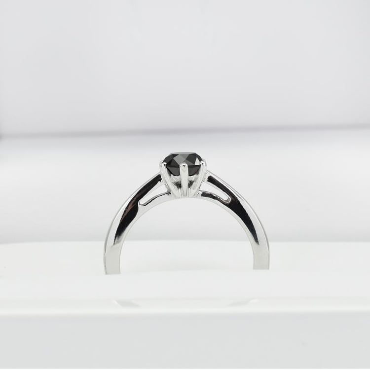 Verlobungsring aus Gold mit Diamanten 12226