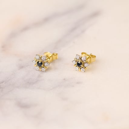 Elegante Ohrringe in Blütenform mit Saphiren und Lab Grown Diamanten Ismat