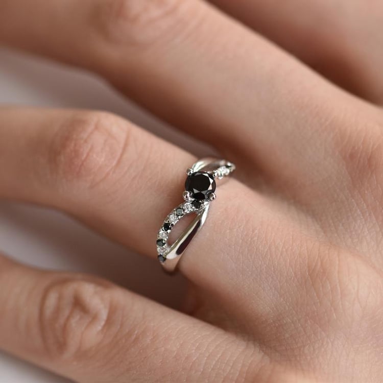 Verlobungsdiamant mit schwarzen und weißen Diamanten Ewie 18254