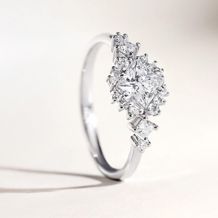 Verlobungsring aus Weissgold mit Lab Grown Diamant im Princess Schliff Medrie 158499