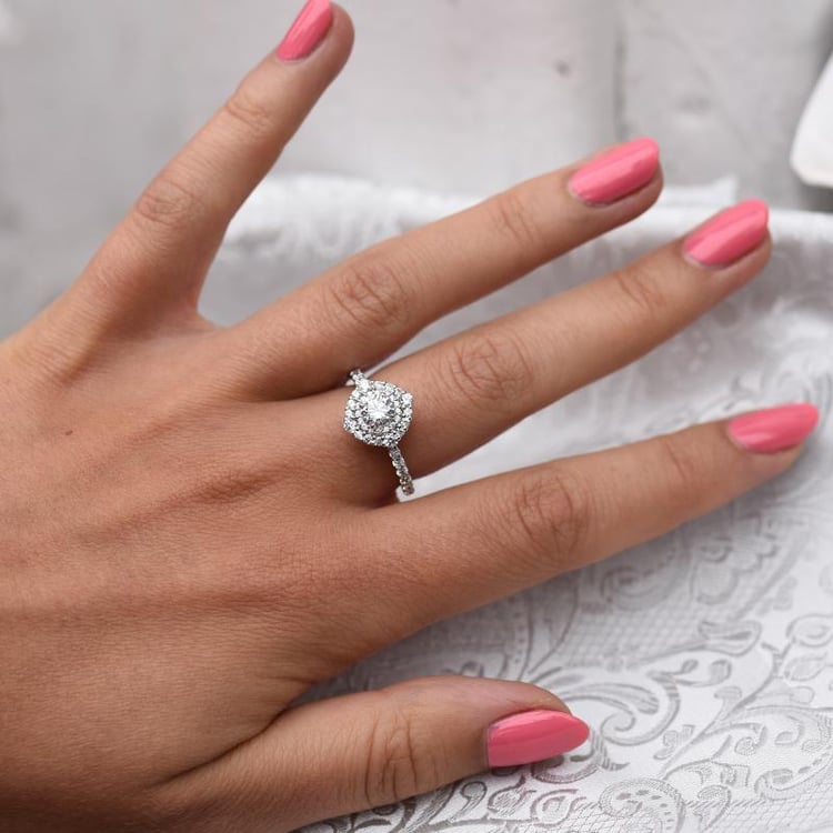 Verlobungsring mit Diamanten 48166