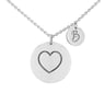 Silberner Anhänger mit Herz und Gravur eines Buchstabens Kadie