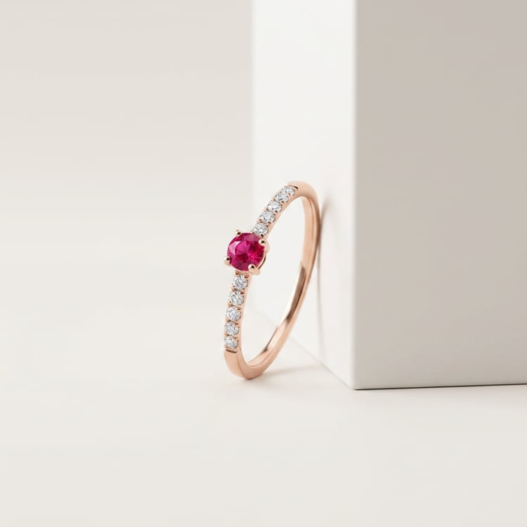 Silberring mit Rubin und seitlichen Lab Grown Diamanten Mikey 170995