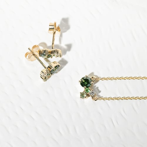 Cluster-Ohrringe mit grünen Diamanten, Saphiren, Tsavorit-Granaten und Moissaniten Kerrie