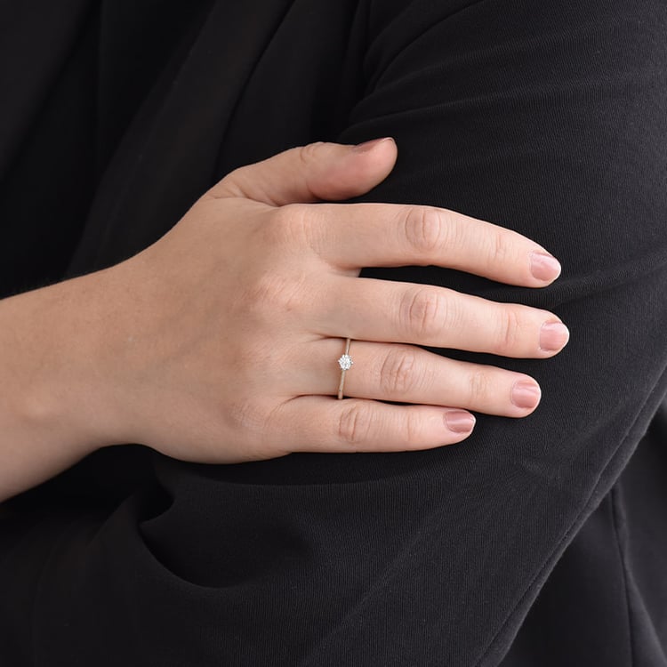 Perfekter Ring mit einem Diamanten Helena 85616