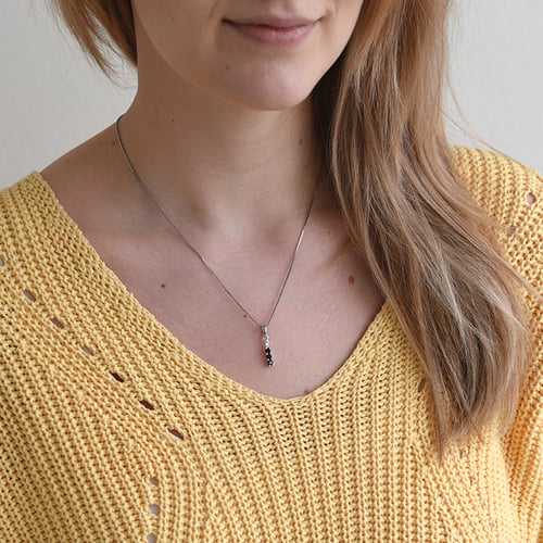 Zarte silberne Anhänger mit schwarzen Onyxen Freesia