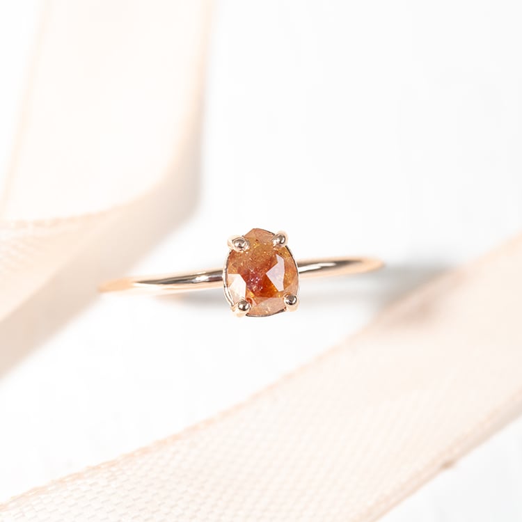 Goldener Ring mit Salt and Pepper Diamant in Birnenform Lorelei 126144