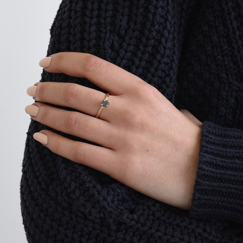 Goldener Ring mit Rohdiamant in dunkelgrau Nemy