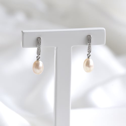 Perlenohrringe mit Diamanten Aashiny