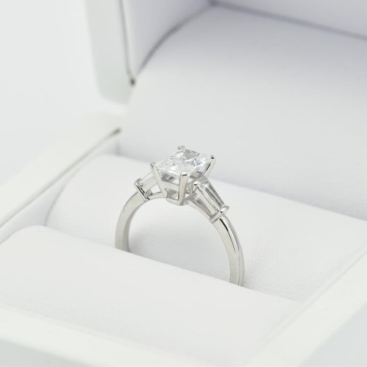 Verlobungsring mit Diamant und Baguette Diamanten Talmar 10950