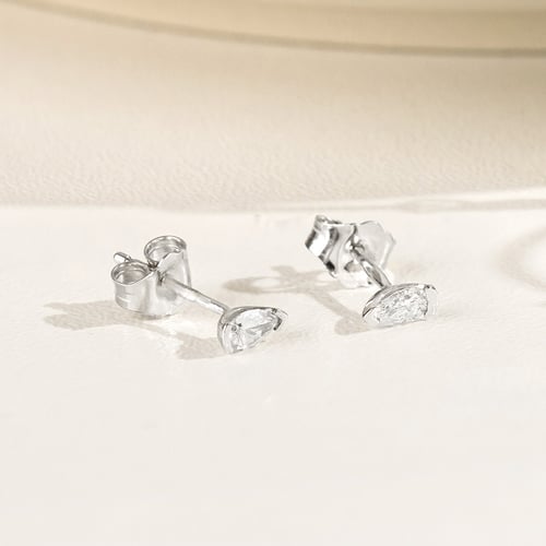 Minimalistische goldene Ohrstecker mit birnenförmigen Diamanten Ronja