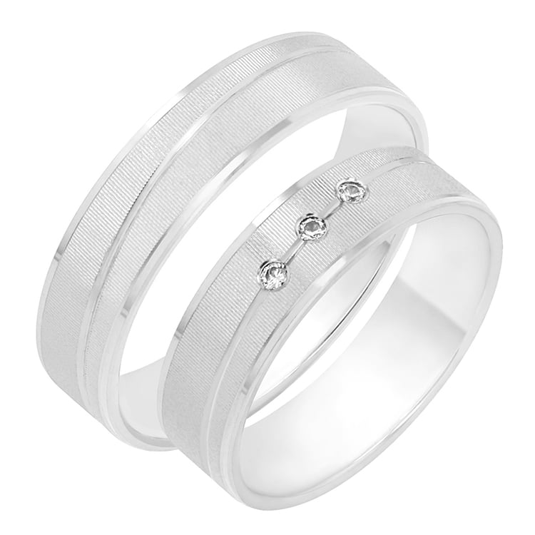 Eheringe aus Gold mit drei Diamanten Bianka 78659