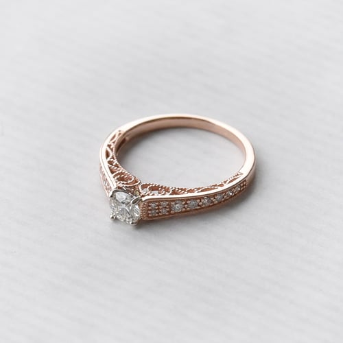 Goldener Vintage Verlobungsring voller Diamanten Keran