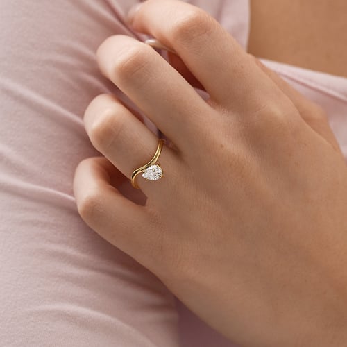 Verlobungsring mit einem tropfenförmigen Diamanten Thalia