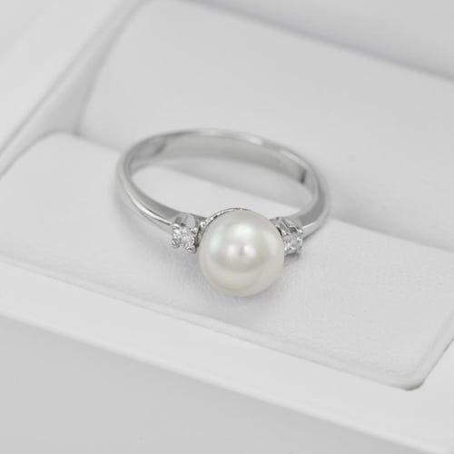 Goldring mit Perlen umgeben von Diamanten Nivrutti