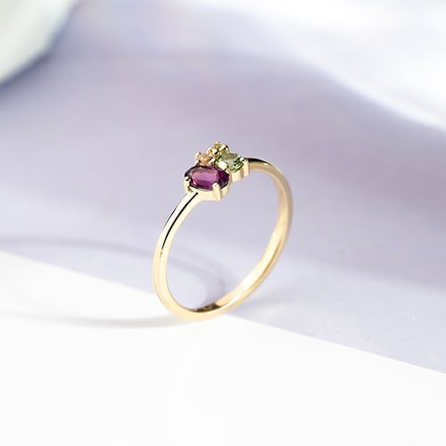 Cluster-Ring mit Rodolithgranat, Saphir, Morganit und Olivin Bluma
