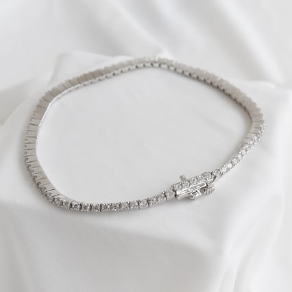 Elegantes silbernes Armband mit Zirkonia Terrell