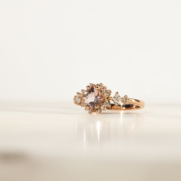 Goldener Ring mit Princess Morganit und Moissaniten Medrie 138028