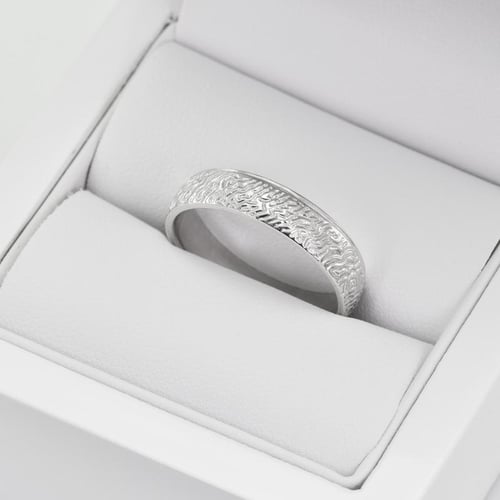 Unkonventionelle Eheringe aus Gold Ajima